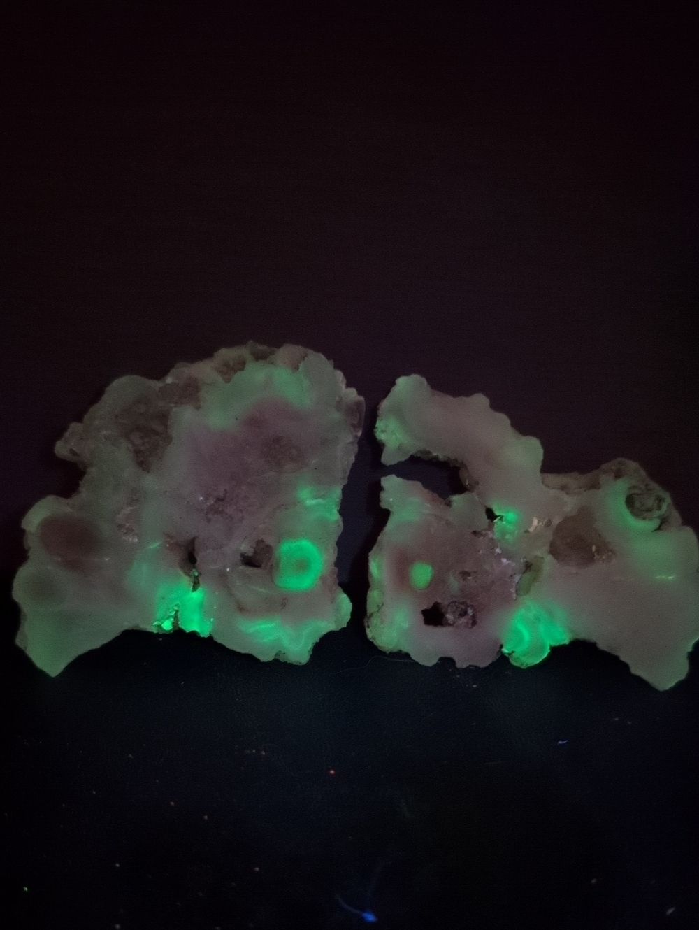Agate #28 UV Light Reactive